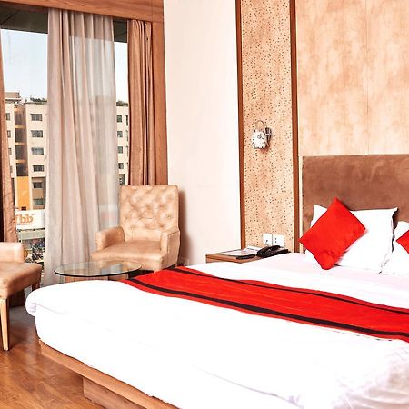 All - Fresco Hotel Calcutta Extérieur photo