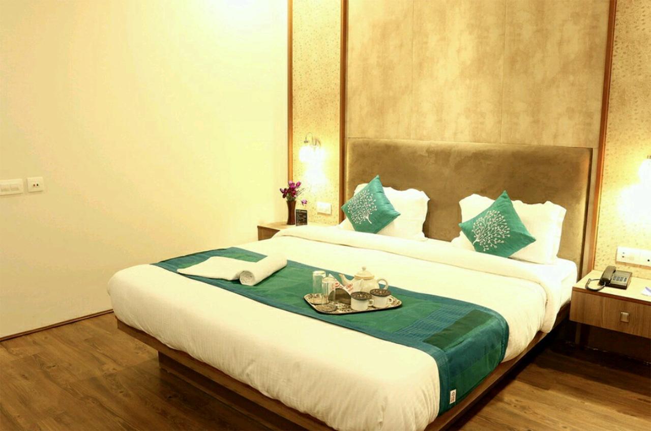 All - Fresco Hotel Calcutta Extérieur photo
